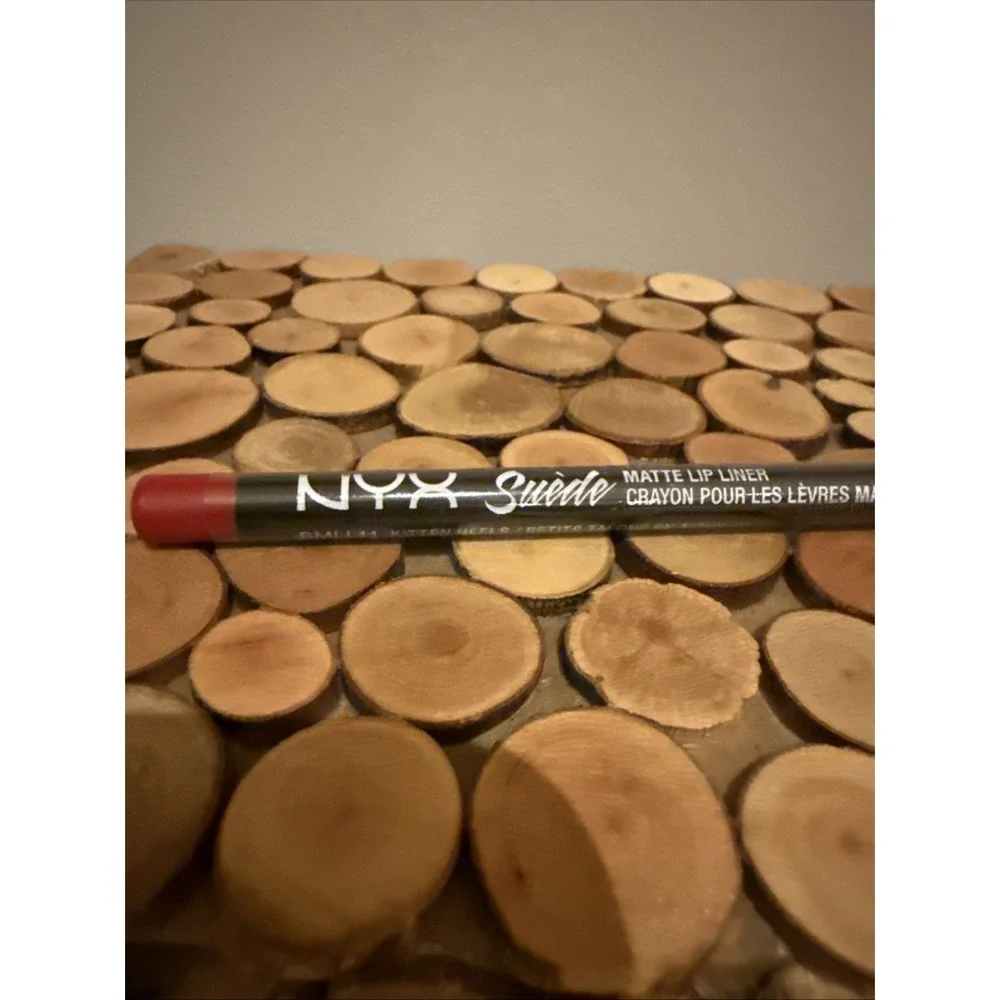 NYX Lip Pencil Liner, Sharpenable SUEDE ~ Kitten Heels‎ NEW/SEALED